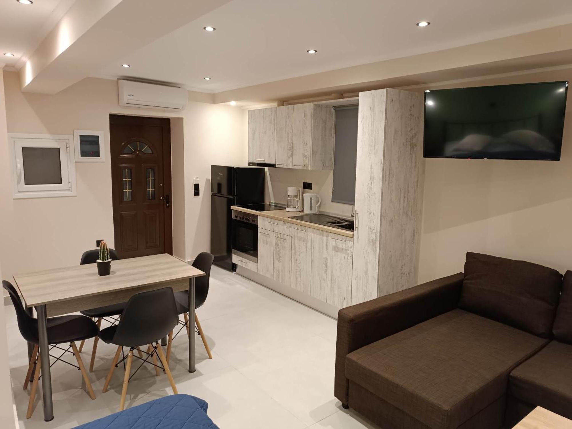 Newly Renovated Apartment Next To The Port Mantouki ภายนอก รูปภาพ