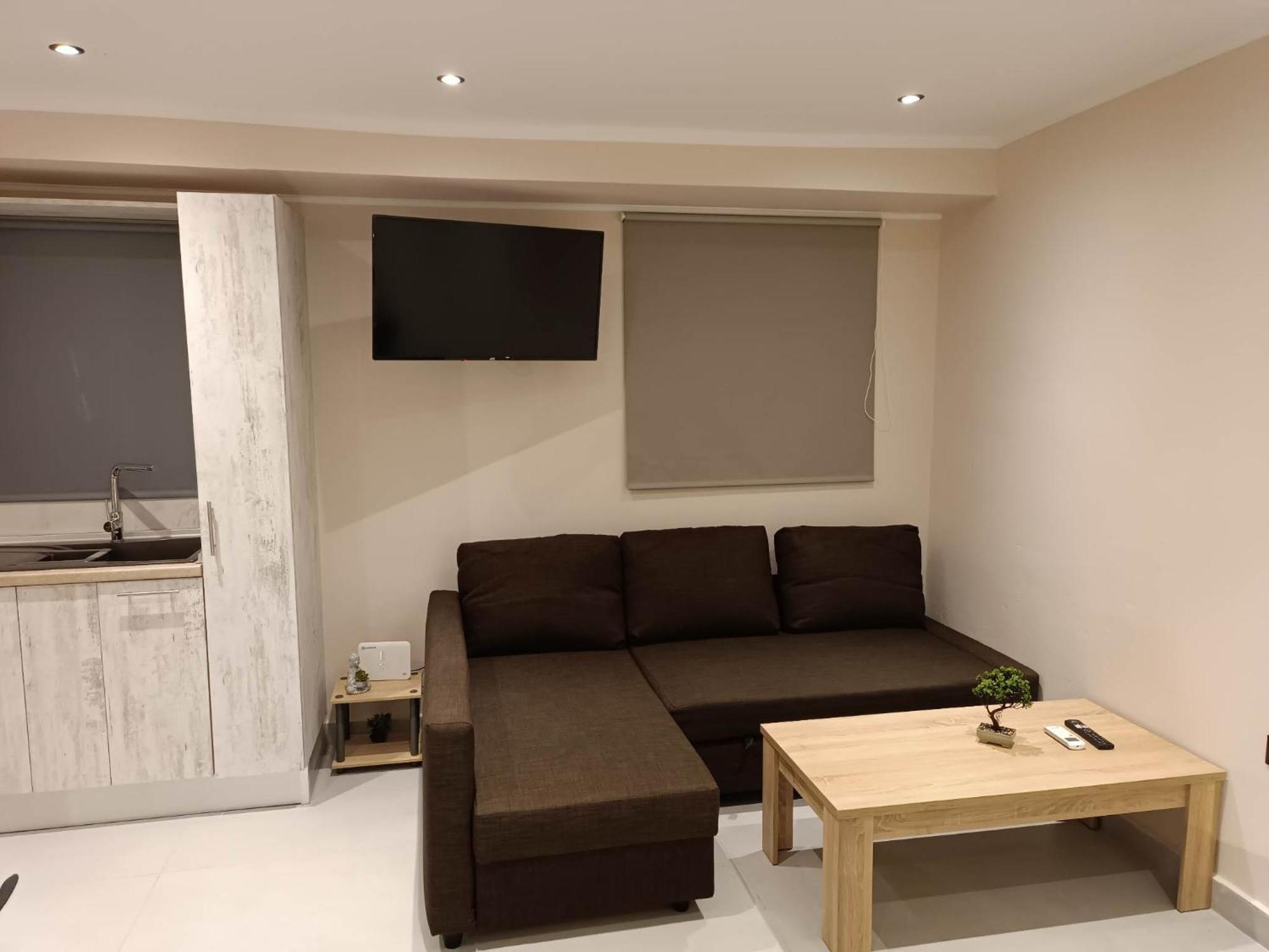 Newly Renovated Apartment Next To The Port Mantouki ภายนอก รูปภาพ